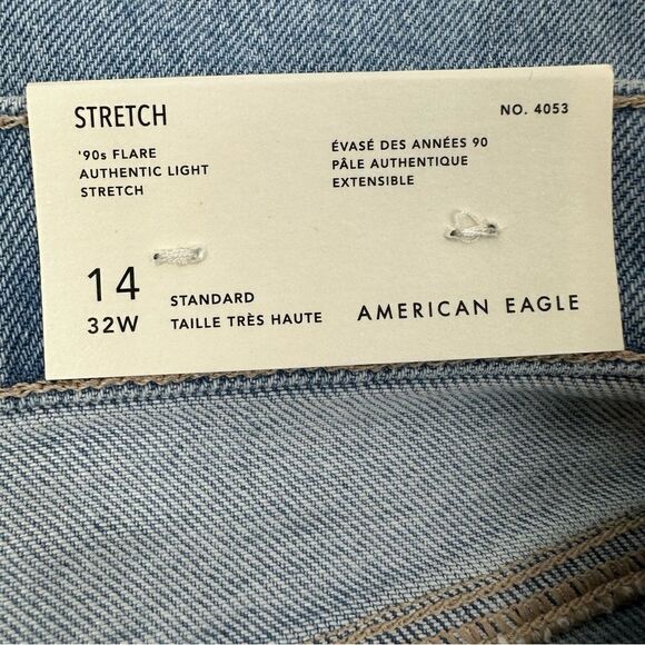 AMERICAN EAGLE Women’s Light Wash 90s Flare Destroyed Denim Jeans Sz 14 - Picture 8 of 14